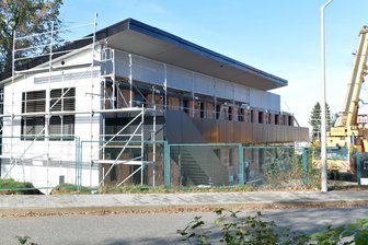 Einfach nur schlafen: Wo in Freiberg gerade ein Budget-Hotel entsteht - Hotelbaustelle am Gewerbegebiet St. Niclas Schacht in Freiberg. Das Foto wurde am 5. November 2024 aufgenommen. Die Arbeiten sind schon fortgeschritten.