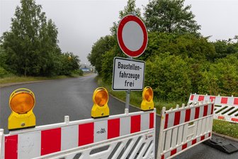 Einfahrt gesperrt: So kommen Kunden trotzdem zum Kaufland in Rodewisch - Kanalbauarbeiten am Kaufland: Die Sperrung an der Kaufland-Tanke verlegt sich nun zur Kaufland-Einfahrt.