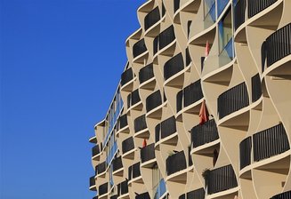 Einfamilienhäuser und Luxuswohnungen stark gefragt - 