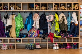 Einige Eltern wollen jungen Kita-Erzieher loswerden: Warum ein Erzgebirgsdorf wochenlang gespalten war - Wochenlang war Zoff in Burkhardtsdorf: Bleibt der jetzige Frieden bestehen?