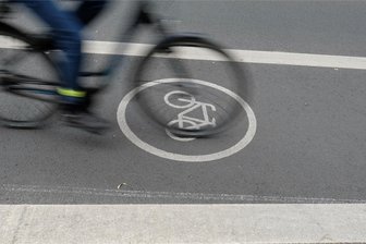 Einige Städte aus dem Landkreis Zwickau radeln bei ADFC-Test noch hinterher - Eigene Radfahrstreifen machen meist Radfahrer froh. So auch im ADFC-Fahrradklimatest.