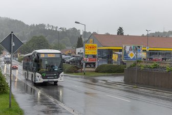 Einkaufen im Erzgebirge: Lebensmittelmarkt startet neu mit deutlich größerer Verkaufsfläche - Der umgebaute und erweiterte Netto-Markt in Ehrenfriedersdorf öffnet am Dienstag wieder.