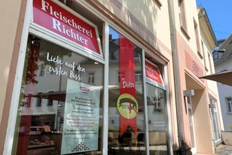 Einkaufen in Hainichen: Fleischerei schließt - Sonderpostenmarkt könnte öffnen - Die Filiale der Fleischerei Richter am Markt in Hainichen.