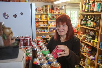 Einkaufen mit Nostalgie: Limbach-Oberfrohnaerin erfüllt sich mit Tante-Emma-Laden seit 20 Jahren einen Kindheitstraum - Mit ihrem Minilädchen in Bräunsdorf feiert Ramona Clauß in diesem Jahr das 20. Jubiläum.