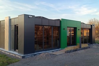 Einkaufen rund um die Uhr: Bekommt Langenau einen Container-Dorfladen? - Ein 24/7-Container-Laden der Firma „Dein Schopp“ steht in Burgkemnitz (Sachsen-Anhalt).