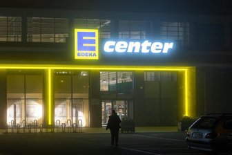 Einkaufsmarkt und Ovalverkehr: Warum Edeka in Plauen jetzt so auf die Tube drückt - E-Center - wie hier in Berlin - sind mit Verkaufsflächen über 2000 Quadatmeter die größte Marktkategorie der Edeka-Gruppe.