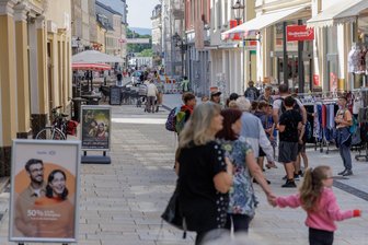 Einkaufsstraße im Erzgebirge: Millionenprojekt wird fortgesetzt - Beim Ausbau der Buchholzer Straße im Stadtzentrum von Annaberg beginnt am 3. Juni die letzte Etappe.