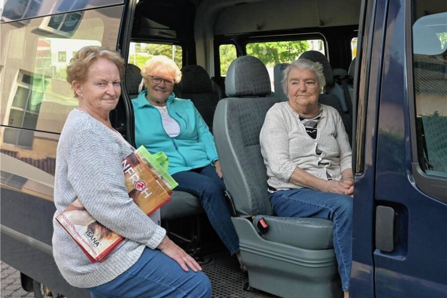 Einkaufstour von Hartmannsdorf aus: Immer wieder donnerstags - Erika Schäfer (81), Christl Dütsch (79) und Renate Weidauer (86), die froh sind, dass es den Einkaufsservice gibt. 