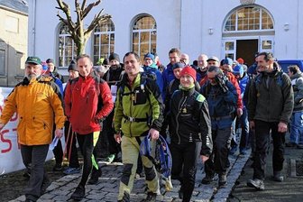 Einkehr um Mitternacht in Plauen - So wie hier beim Start des 21. Winterlichen Vogtlandhunderters vor fünf Jahren geht es am Donnerstag auf die Strecken. 