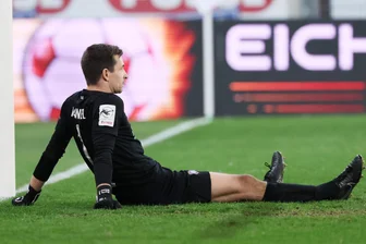 Einordnung zum praktischen Abstieg des FC Erzgebirge Aue: Der Absturz ist hausgemacht - Martin Männel hat mit dem FC Erzgebirge etliche Spiele in der 2. Bundesliga bestritten. Nun steigt das Fanidol mit seinem Herzensverein in die Regionalliga ab.