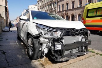 Insgesamt sieben fremde Autos hat die 85-Jährige bei dem Unfall beschädigt.