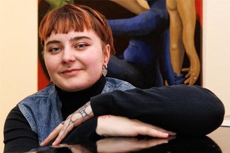 Einsam im Erzgebirge: Ausstellung widmet sich oft verschwiegenem Thema - Die 25-jährige Shelly stammt aus dem Erzgebirge, hat aber seit einigen Jahren bereits in Leipzig ihr neues Zuhause gefunden. Nun ist die junge Künstlerin mit einem ungewöhnlichen Kunstprojekt ins Erzgebirge zurückgekehrt.