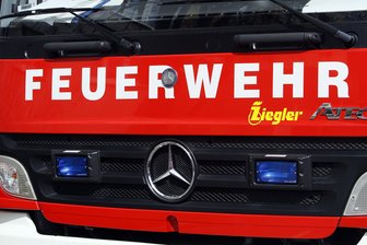 Einsatz an B 101 im Erzgebirge: Feuerwehr rückt wegen Flächenbrand aus - Einen Feuerwehreinsatz gab es an der B 101 zwischen Schlettau und Scheibenberg.