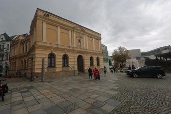 Einsatz für Berufsfeuerwehr im Domhof in Zwickau: Brandmeldeanlage löst Alarm aus - Im Domhof in Zwickau war die Feuerwehr in der Nacht von Donnerstag zu Freitag im Einsatz.
