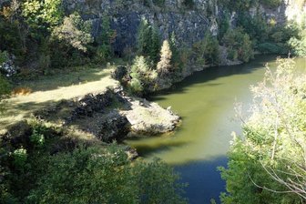 Einsatz für die letzten ihrer Art in Sachsen: Naturschützer organisieren Pflegewochenende im Erzgebirge - Der ehemalige Kalkbruch in Hammerunterwiesenthal bietet akut bedrohten Pflanzen letzte Lebensräume in Sachsen.