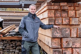 Einsatz für heimisches Holz: Handwerksmeister aus dem Erzgebirge gewinnt Deutschen Nachhaltigkeitspreis - Zimmerermeister Ralf Kretschmar aus Scheibenberg gewinnt mit seinem Unternehmen Holzbau Kretschmar den Deutschen Nachhaltigkeitspreis im Bauhandwerk.