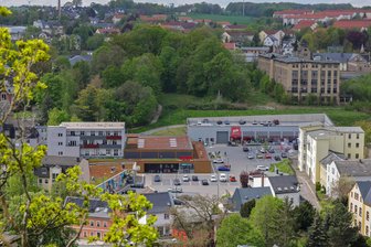 Einsatz für Polizei und Rettungsdienst in Lichtenstein: Notfallsanitäter wird leicht verletzt - Im Bereich des Areals „Goldener Helm“ waren Polizei und Rettungsdienst am Freitagabend im Einsatz.