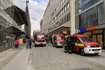 Einsatz im Galeria Chemnitz. Bei Umbau-Arbeiten war ein Feuermelder angesprungen.