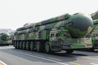 Einsatzbereit - Bei einer Militärparade zum 70. Jahrestag der Gründung der Volksrepublik China wurde 2019 auch eine Interkontinentalrakete von Typ Dong Feng 41 gezeigt.