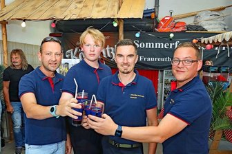 Einsatzkräfte als Barkeeper - 