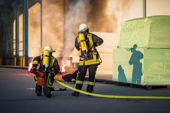 Einsatzkräfte üben für den Ernstfall - Mehrere Einheiten aus dem Ergebirskreis waren bei der Katastrophenschutzübung Vorort.
