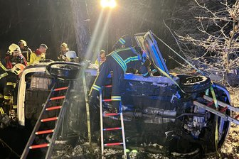 Einsetzender Schneefall wird Autofahrer zwischen Wünschendorf und Börnichen zum Verhängnis - Ein Pkw ist am Montagmorgen zwischen Wünschendorf und Börnichen verunglückt.