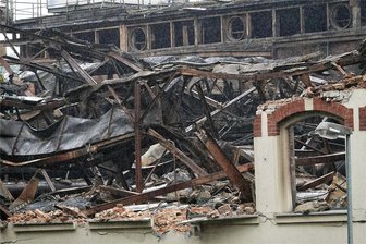 Einstieg in abgebrannte Chemnitzer Gienanth-Gießerei: 46-Jähriger bleibt diesmal straffrei - So sah die Gießerei von Gienanth kurz nach dem verehrenden Feuer am 2. Juni aus.