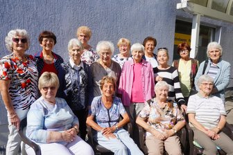 Einstige Mädchenklasse aus dem Vogtland feiert 70 Jahre Schulentlassung - Klassentreffen zu „70 Jahre Schulentlassung“ in Reichenbach.