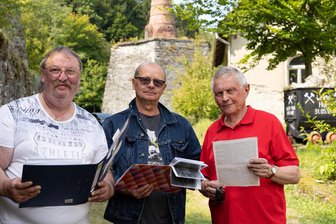 Einstiger Bergbauort im Erzgebirge wird für einen Tag wieder erlebbar gemacht - Andreas Schmidt, Steffen Haase und Lothar Müller (v. l.) gehören unter anderem zum Team der Ehrenamtlichen aus Thum und Herold, die die Geschichte des Bergbauorts bewahren.
