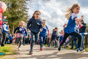Einstiger Olympia-Teilnehmer kehrt zurück zu den sportlichen Wurzeln - Die Mädchen der Altersklasse 6 am Start.