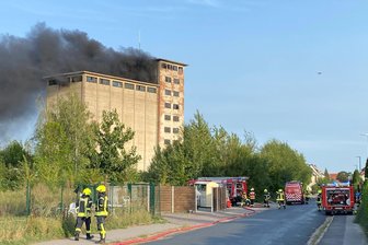 Einsturzgefährdetes Getreidesilo in Mittweida: Brandstiftung weiterhin ungeklärt - Im Keller des früheren Getreidesilos im Dreiwerdener Weg war am 23. August ein Feuer ausgebrochen.