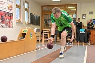 Eintracht wendet Blamage ab - Kegelsportler Reiner Schumann und seine Fraureuther Teamgefährten haben die Bundesligasaison auf Platz 7 beendet.