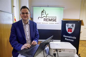 Einwohnerversammlung in Remse: Was Bürgermeister Karsten Schultz am Mittwoch zu Windkraft-Vorhaben sagen wird - Bürgermeister Karsten Schultz (CDU) lädt am Mittwoch zur Einwohnerversammlung ein.