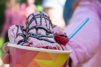 Eis, Eis, Baby: Eisfest am Schutzteich dreht sich rund um die süße Verlockung - Eis in vielen Varianten wird es am Donnerstag am Schutzteich in Annaberg geben. 