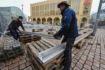 Eisbahn wird aufgebaut - 