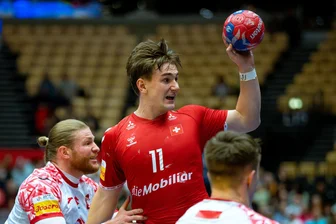Eisenach kassiert gegen Lemgo 18. Saisonniederlage - Felix Aellen (m) war bei der 34:38-Heimniederlage gegen Lemgo bester Eisenacher Werfer. (Archivbild)