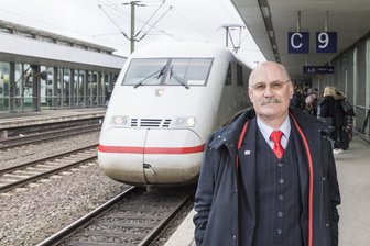 "Eisenbahner mit Herz" rettet Zugreisende vor Sturmtief - Hartmut Dreßler hat den Wettbewerb "Eisenbahner mit Herz" gewonnen.