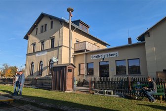 Eisenbahnmuseum Großvoigtsberg: So schön ist historische Technik - Im Bahnhof Großvoigtsberg zeigt das Eisenbahnmuseum einen historischen Warteraum sowie Sicherheitstechnik.