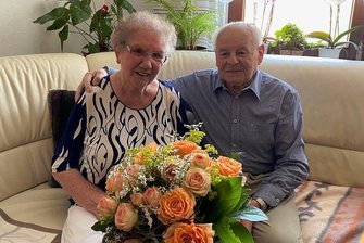Eiserne Hochzeit in Cainsdorf: Wie schafft man 65 gemeinsame Jahre? - Elli und Kurt Remus in ihrer Wohnung. Am Mittwoch begingen sie ihre Eiserne Hochzeit.