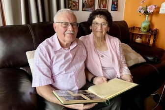 Eiserne Hochzeit in Zwickau: Maria und Johann verraten das Rezept ihrer langen Ehe - Maria und Johann Szeiberling sind seit 65 Jahren verheiratet. Geboren vor 85 Jahren in Ungarn, leben sie seit 1948 in Zwickau, wo sie sich kennenlernten.