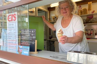 Eisgarten an der Kaßbergauffahrt in Chemnitz startet in die 20. Saison - Seit 20 Jahren verkauft Hannelore Müller ihr Eis an der Kaßbergauffahrt.