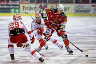 Eishockey-Event in Klingenthal: Warum Partien unter freiem Himmel und vor einer riesigen Kulisse ewig in Erinnerung bleiben - Thomas Reichel führt bei den Eispiraten Crimmitschau als Center die zweite Reihe an. Er hat bereits im Januar 2020 ein Event-Game vor mehr als 32.000 Zuschauern erlebt.