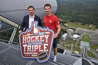 Eishockey-Event in Klingenthal: Wie die Eispiraten-Fans im Februar 2024 ins Vogtland kommen - Sie freuen sich auf das Spiel in Klingenthal: Geschäftsführer Jörg Buschmann und Verteidiger Felix Thomas von den Eispiraten Crimmitschau.