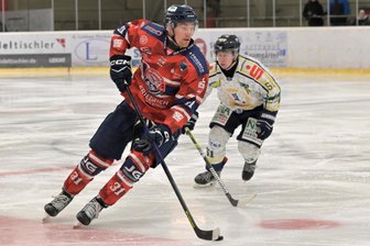 Eishockey im Erzgebirge: Am Nikolaustag brennt im Wolfsbau der Baum - Bei Yannek Seidel und den Schönheider Wölfen steigt das Derbyfieber. Diesen Sonnabend gastiert Chemnitz im Erzgebirge.