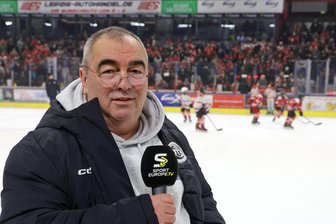 Eishockey-Multitalent aus Crimmitschau wird 65 Jahre: Was hat Lutz Höfer im Sahnpark noch nicht gemacht? - Lutz Höfer moderiert die Nachwuchs-Präsentation im Kunsteisstadion. Der Eishockey-Obmann feiert am Heiligabend seinen 65. Geburtstag.