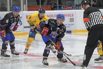Eishockey: Schönheider Wölfe bangen weiter um Saison - In der Regionalliga haben die Schönheider Wölfe im heimischen Stadion unter anderem gegen ES Weißwasser gespielt.