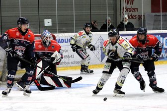 Eishockey-Wölfe aus dem Erzgebirge gehen in der Lausitz auf wichtigen Beutezug - Die Schönheider Wölfe reisen in die Lausitz.
