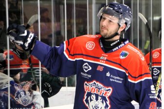 Eishockey-Wölfe aus dem Erzgebirge nehmen Abschied: Dieser Dauerbrenner verlässt das Rudel - Yannick Löhmer hat Abschied von den Schönheider Wölfen genommen.