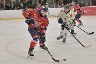 Eishockey-Wölfe aus dem Erzgebirge schreiben Geschichte – und der Trainer ist stinksauer - David Novotny und die Schönheider Wölfe haben gegen Niesky ein kurioses Heimspiel abgeliefert.