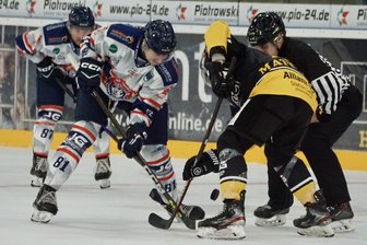 Eishockey-Wölfe aus dem Erzgebirge zeigen sich bissig: Zwei Siege und viel Vorfreude - Einen knappen 7:6-Erfolg haben die Wölfe aus Schönheide im Test gegen Bayreuth gefeiert.